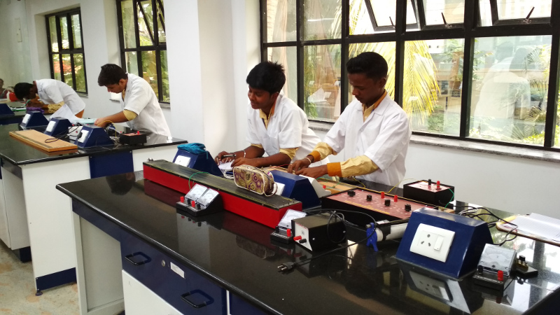 Physics lab — Sri Bala Vidyalaya